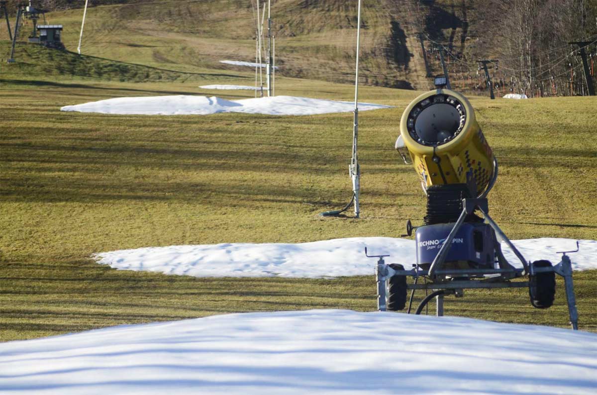 Häufig ist der Skibetrieb nur durch Schneekanonen möglich. Foto: DAV/Thomas Bucher