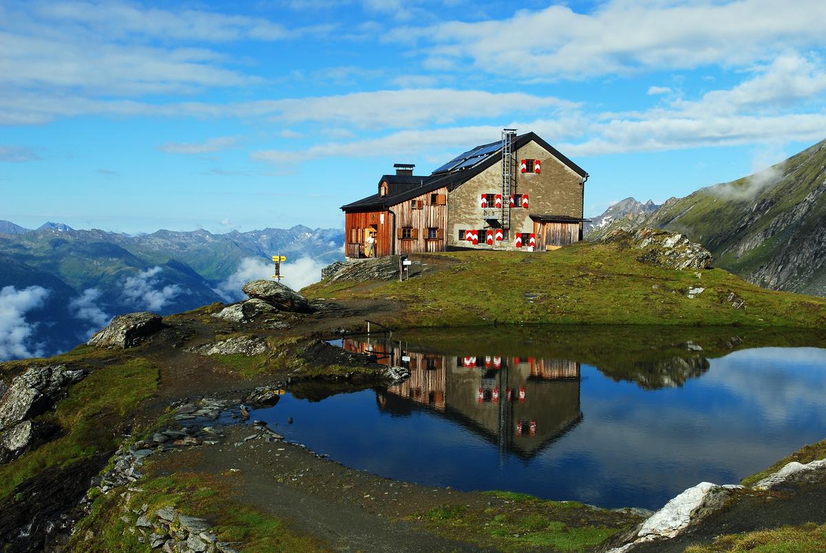 Die Sudetendeutsche Hütte: hier sind die Schlafplätze online buchbar. Foto: Werner Friedel